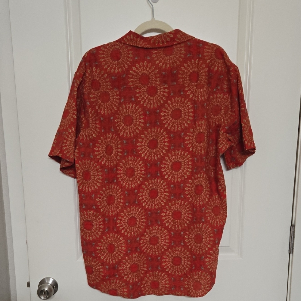 Stylish Red Sunburst Casual Shirt - Picture 3 of 4